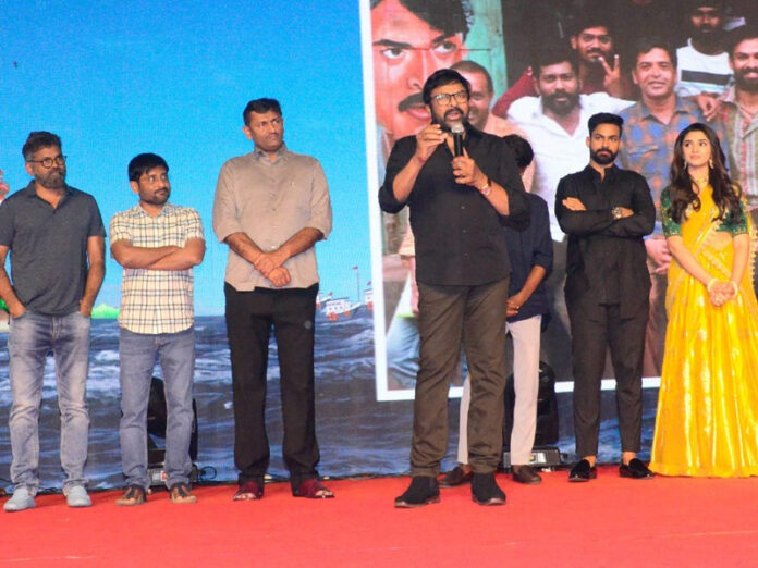 uppena, pre release event, chiranjeevi, sukumar, dsp, kriti shetty, vaisshnav tej, buchibabu sana, ఉప్పెన, ప్రీ రిలీజ్‌ ఈవెంట్‌, వైష్ణవ్‌ తేజ్‌, డైరెక్టర్స్‌, చిరంజీవి, మెగాస్టార్‌, కృతి శెట్టి, పంజా వైష్ణవ్‌ తేజ్‌, బుచ్చిబాబు సానా, మైత్రీ మూవీ మేకర్స్‌, సుకుమార్