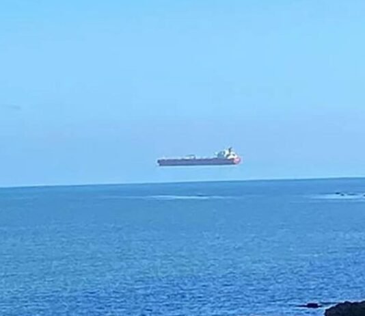 flying ship, spotted, beach, lookers baffled,